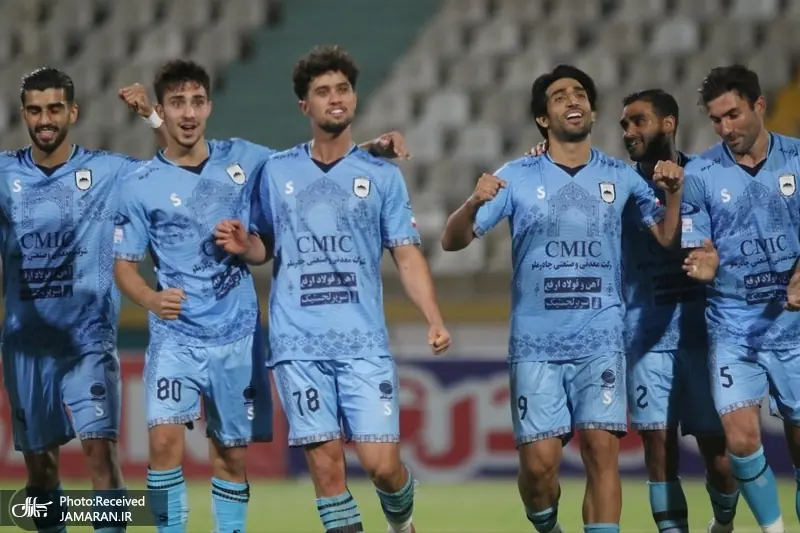 باشگاه چادرملو: نمیگذاریم فرصتطلبی گلگهر، شرافت فوتبال راقربانی کند