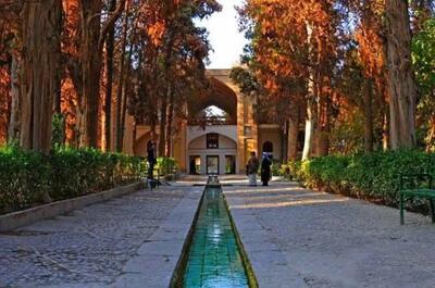 سفر در زمان؛ یک عکس شاعرانۀ قاجاری از «باغ فین کاشان»؛ 140 سال قبل