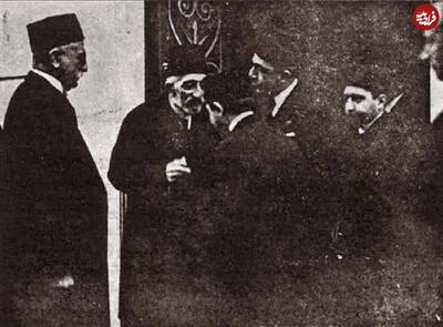 عکس/ لحظه دیدار احمدشاه قاجار با آخرین سلطان عثمانی؛ سال ۱۳۰۴