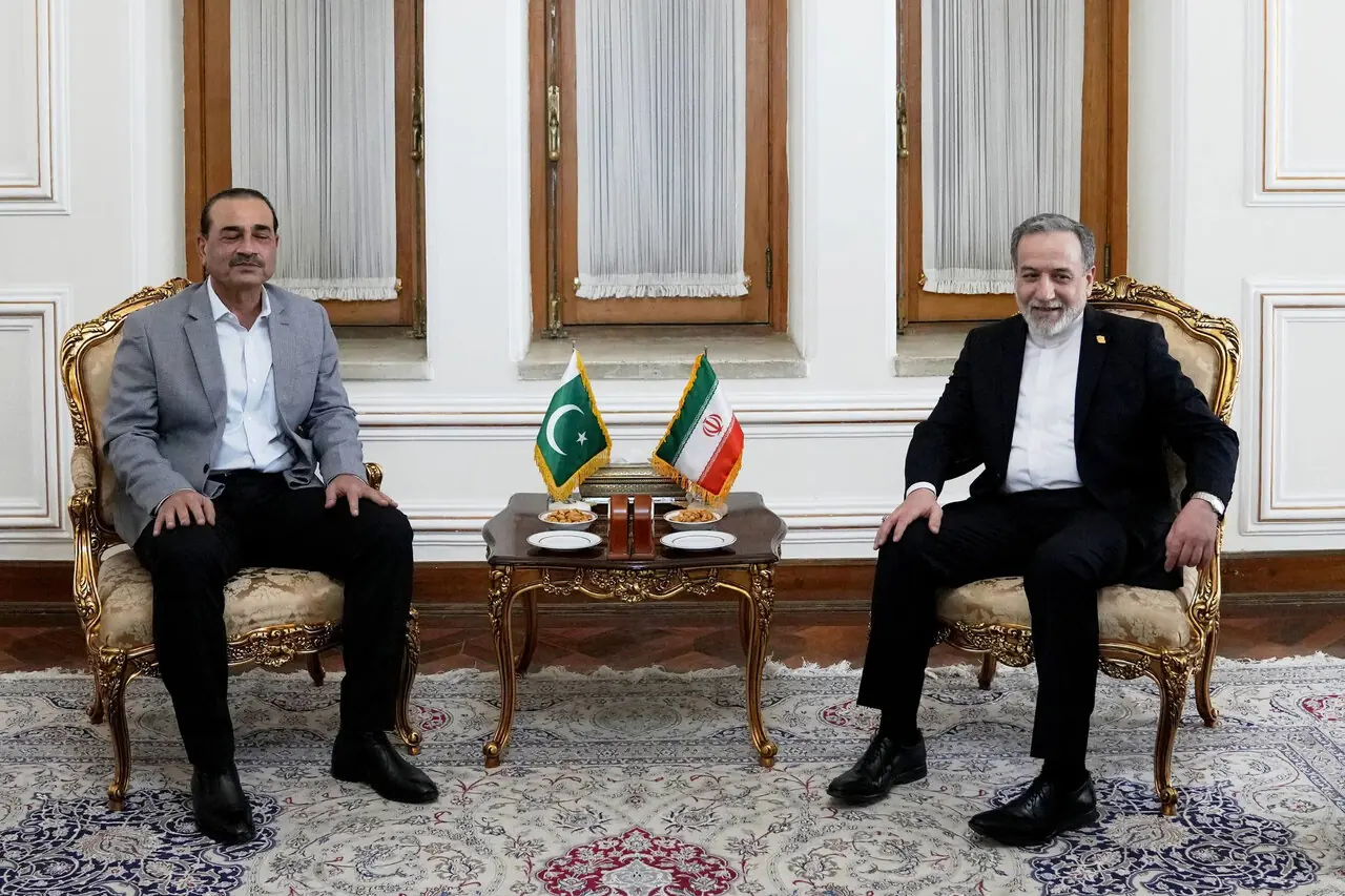 تماس تلفنی وزیر امور خارجه و فرمانده ارتش پاکستان
