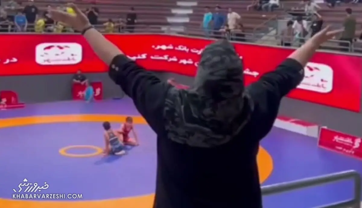  ویدیو| به وجد آمدن مادر کشتی گیر نونهال ایرانی در سالن
