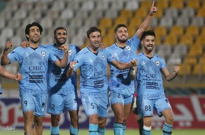 پوستر جنجالی چادرملو علیه گلگهر؛ ما شریف میجنگیم +عکس
