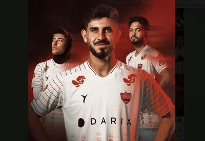  شهدای مدرسه شجره طیبه در پیراهن پرسپولیس نقش بستند / کیت دوم به یاد ۱۶۸ قهرمان میناب + عکس - پارس فوتبال