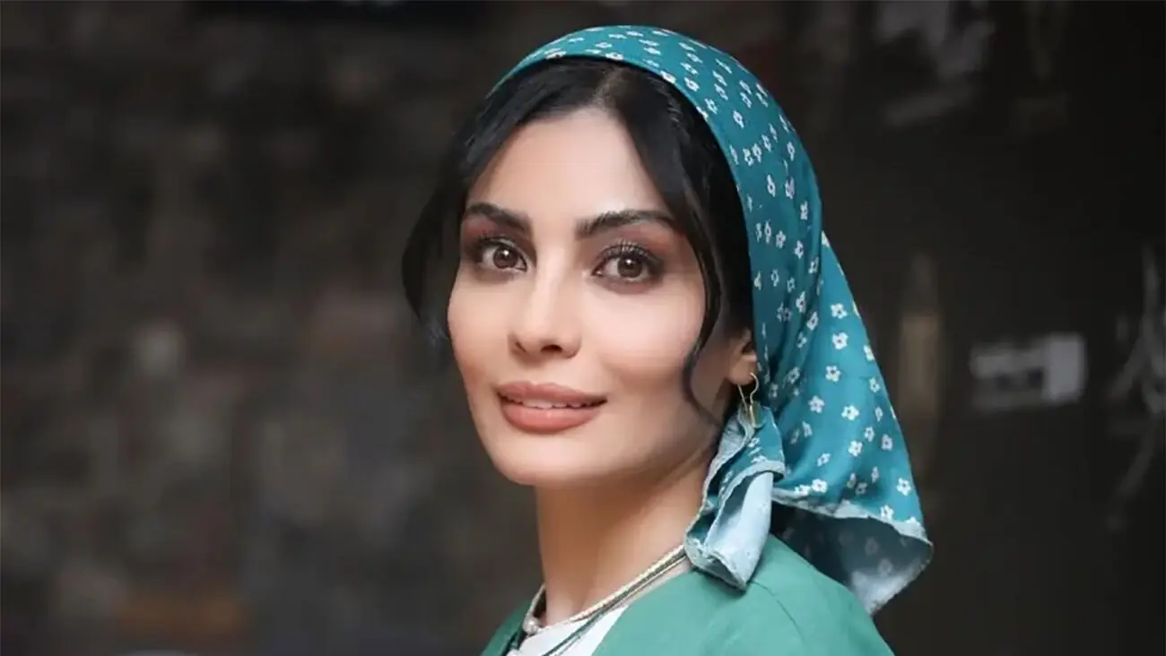 نگاهی به جشن تولد 34 سالگی صحرا اسداللهی دخترروستایی و صاف و ساده سینمای ایران / خلاقیت در کیک ساده و عکاسی زیبا از خانم بازیگر