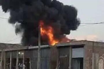 حمله افراد مسلح به کارخانه ایرانکولا در ایرانشهر؛ جزئیات آتشسوزی در شهرک صنعتی