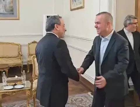  دیدار نماینده پارلمان لبنان با عباس عراقچی