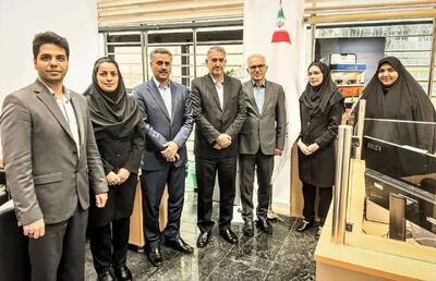 بازدید سرپرست مدیریت عامل بانک سرمایه از شعبه صندوق ذخیره فرهنگیان
