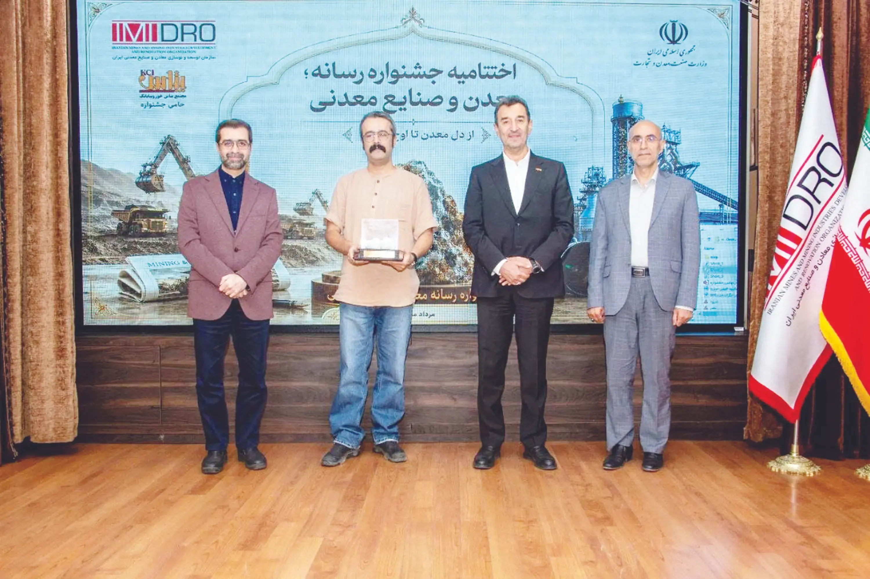  شهریار خادمی، سردبیر روزنامه روزگارمعدن، خبرنگار سال معدن شد