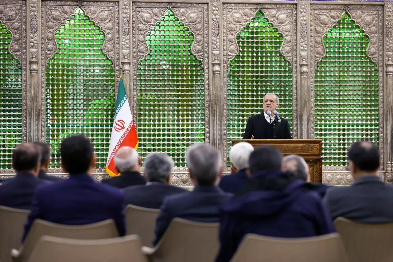 پزشکیان: وقتی تفاهم کردیم، همه پشت سر آن بایستیم/ تفاهمنامه نتیجه گفتگوهای طولانی همه کسانی بود که دستی در آتش داشتند + فیلم