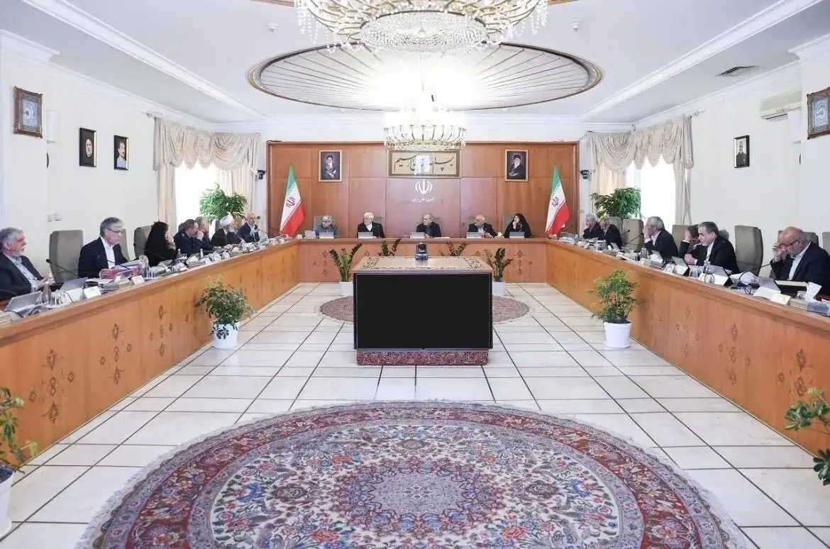 پزشکیان: صرفهجویی مصرف بنزین باید از دولت شروع شود