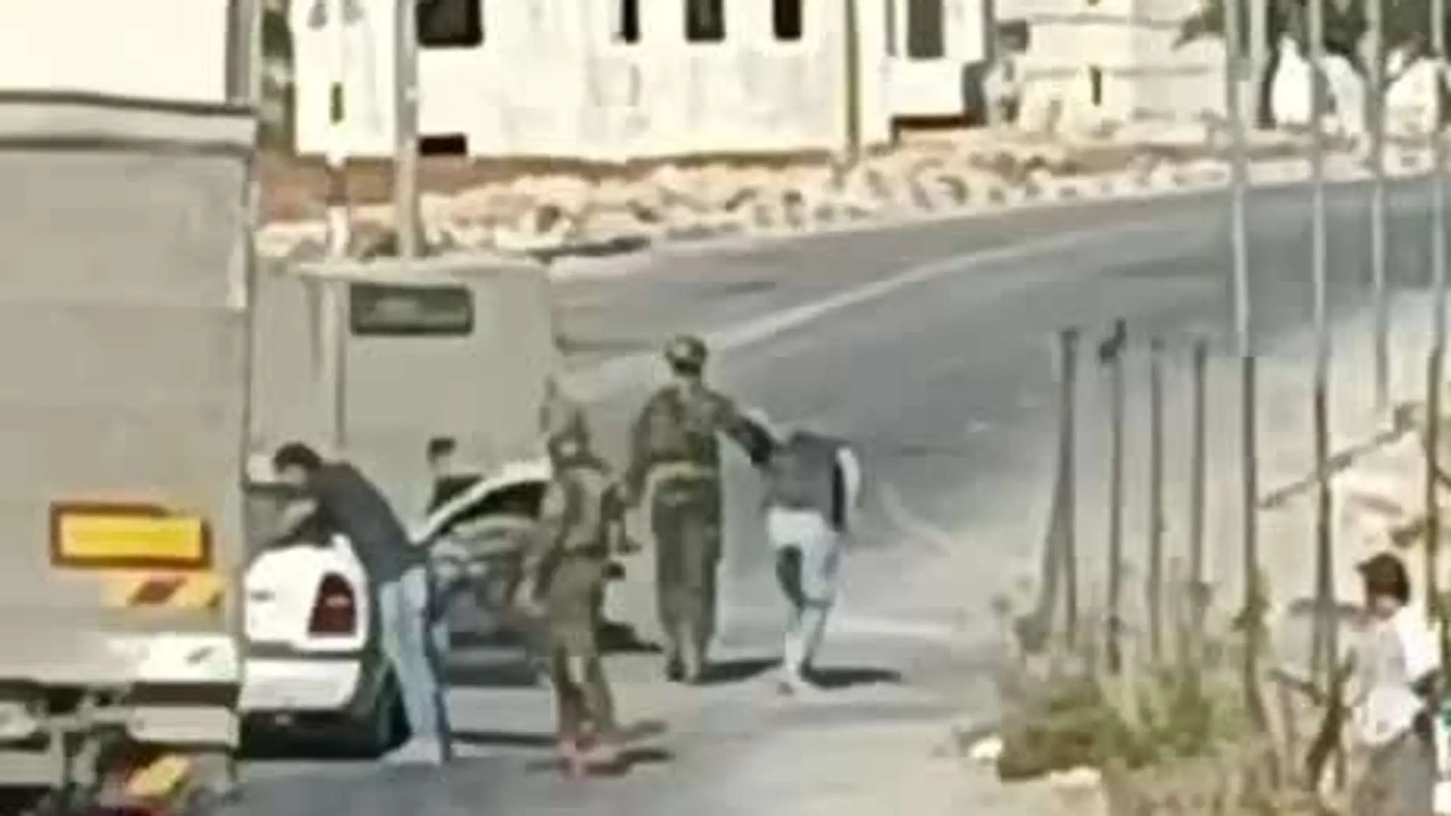 نیروهای اسرائیلی تعدادی از فلسطینیها را در ورودی غربی شهر المغیر، در شمال شرقی رامالله در کرانه باختری، بازداشت کردند