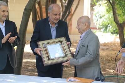 بنیاد نخبگان فارس از چهره ماندگار اورولوژی کشور قدردانی کرد - تسنیم