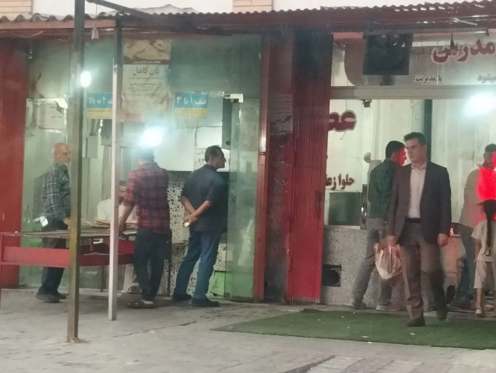 نظارت ویژه فرماندار بر کیفیت و بهداشت نانواییهای شیراز - تسنیم