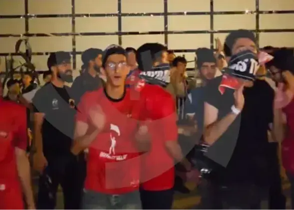 جنجال هواداران تراکتور مقابل هتل پرسپولیس!