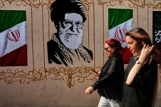 چرا در شرایط جنگی امروز به یاد گران کردن بنزین و اجبار به حجاب داریم؟