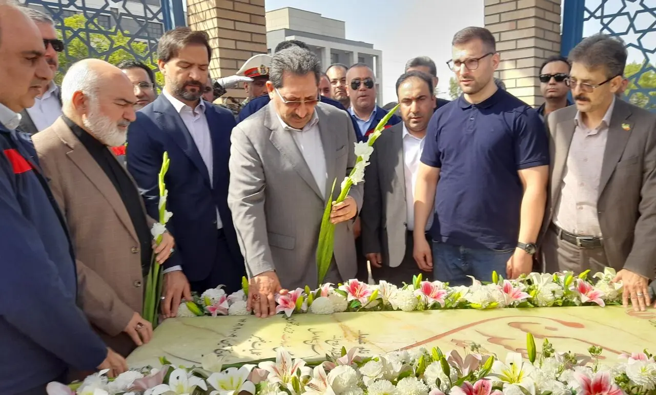 تجدید میثاق وزیر صمت با آرمانهای شهدا در شرکت فولاد اکسین خوزستان | آخرین خبر