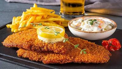 شنیسل سوخاری با سس قارچ؛ ترد و خوشمزه | آخرین خبر