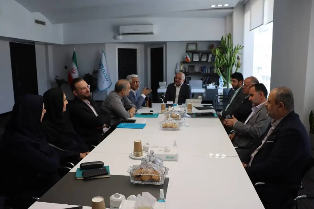 بخشی از توفیقات ما مرهون جامعه پزشکی است / تجلیل از پزشکان همکار بیمه دی در روز پزشک