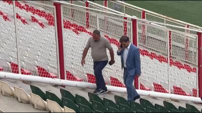 ورود حجت کریمی برای تماشای تراکتور - پرسپولیس