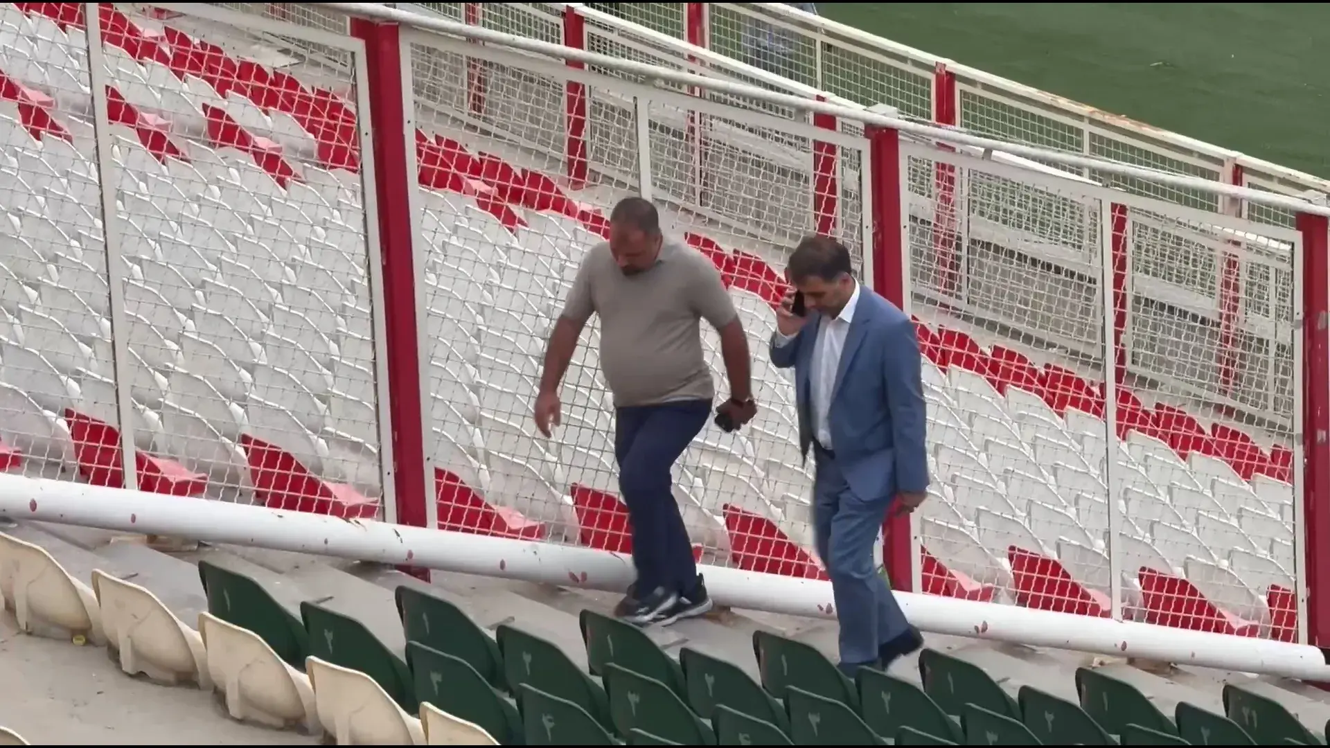 ورود حجت کریمی برای تماشای تراکتور - پرسپولیس