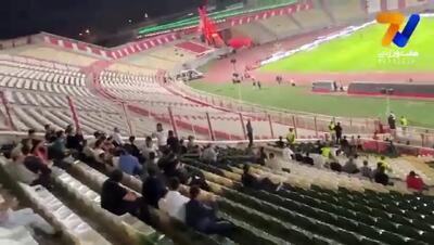 قانونشکنی هواداران تراکتور در بازی با پرسپولیس