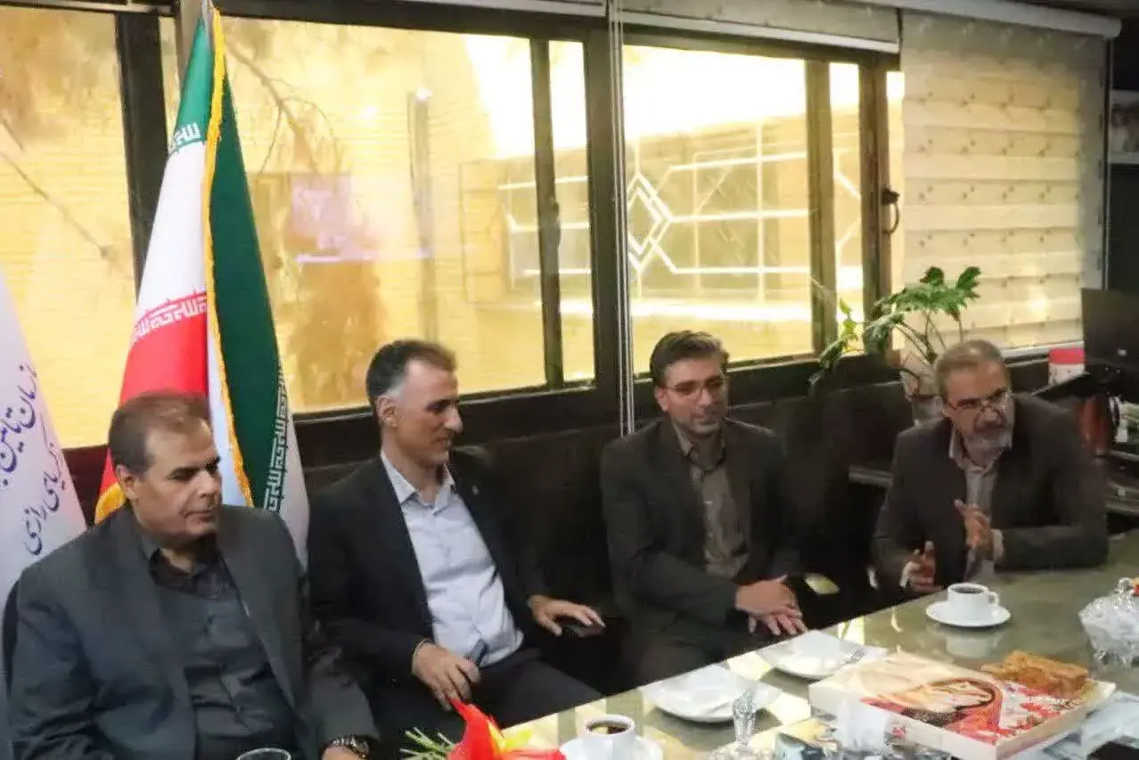 دیدار مدیران سازمان فرهنگی شهرداری قزوین با کادر درمان بیمارستان تأمین اجتماعی