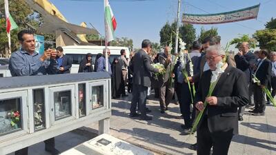 هفته دولت در قزوین با ادای احترام به شهدای انقلاب و دفاع مقدس آغاز شد/ تک صدایی نداریم مدیریت با خرد جمعی است