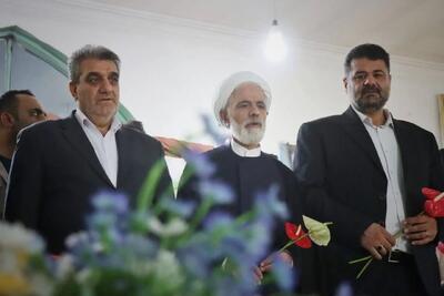 ورود معاون حقوقی رئیسجمهور به استان سمنان/ ادای احترام به شهدای استان