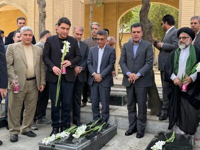 معاون رئیس جمهور به مقام شهدای کردستان ادای احترام کرد