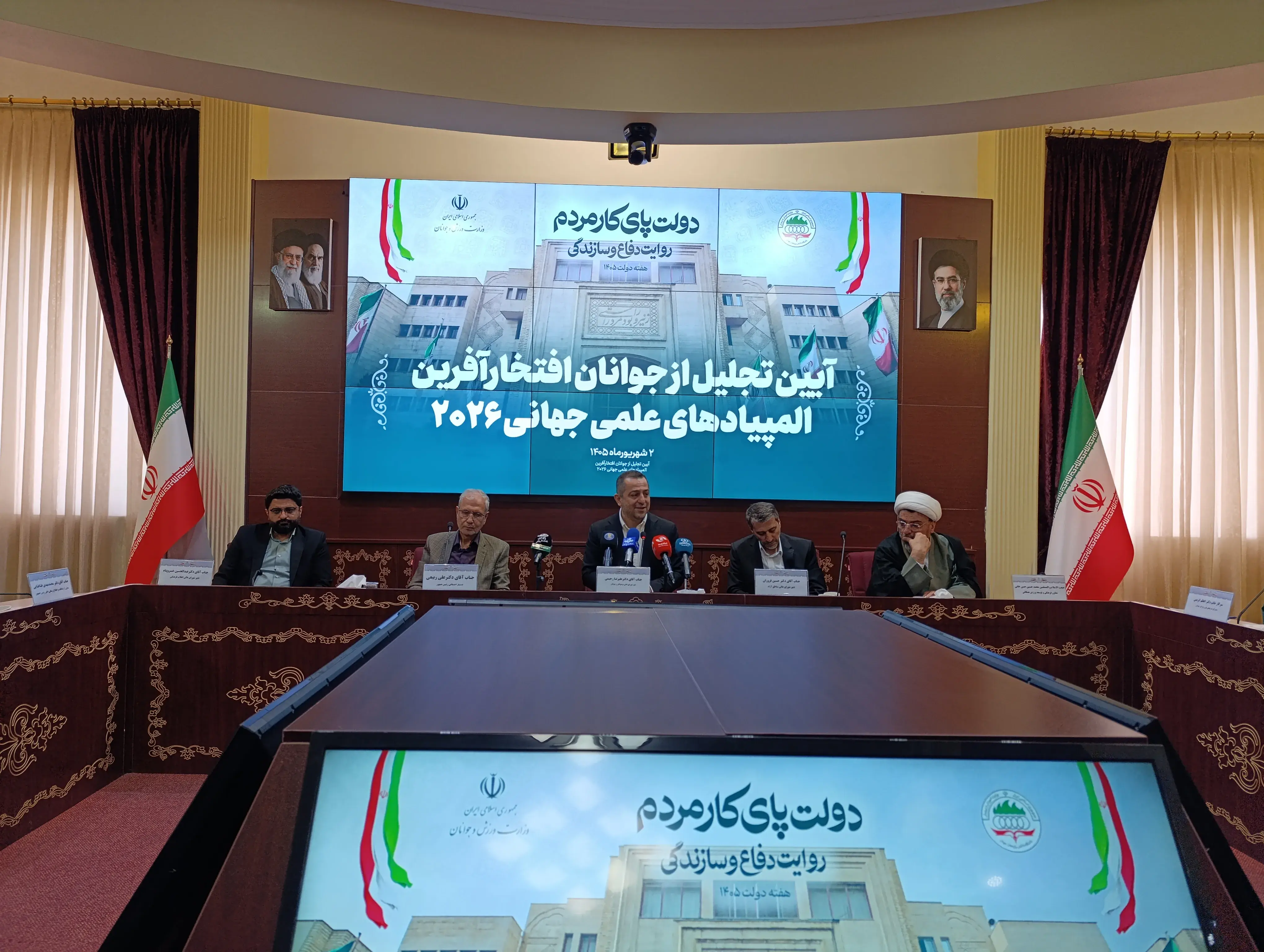 نخبگان باید در تصمیمسازیهای کشور نقش داشته باشند