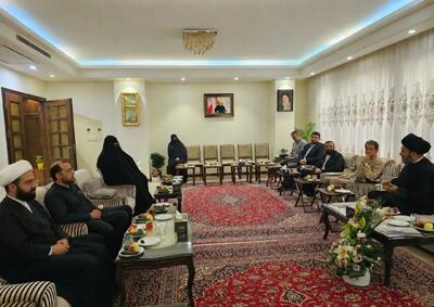 دیدار آیتالله عاملی با خانواده شهید دکتر علی لاریجانی