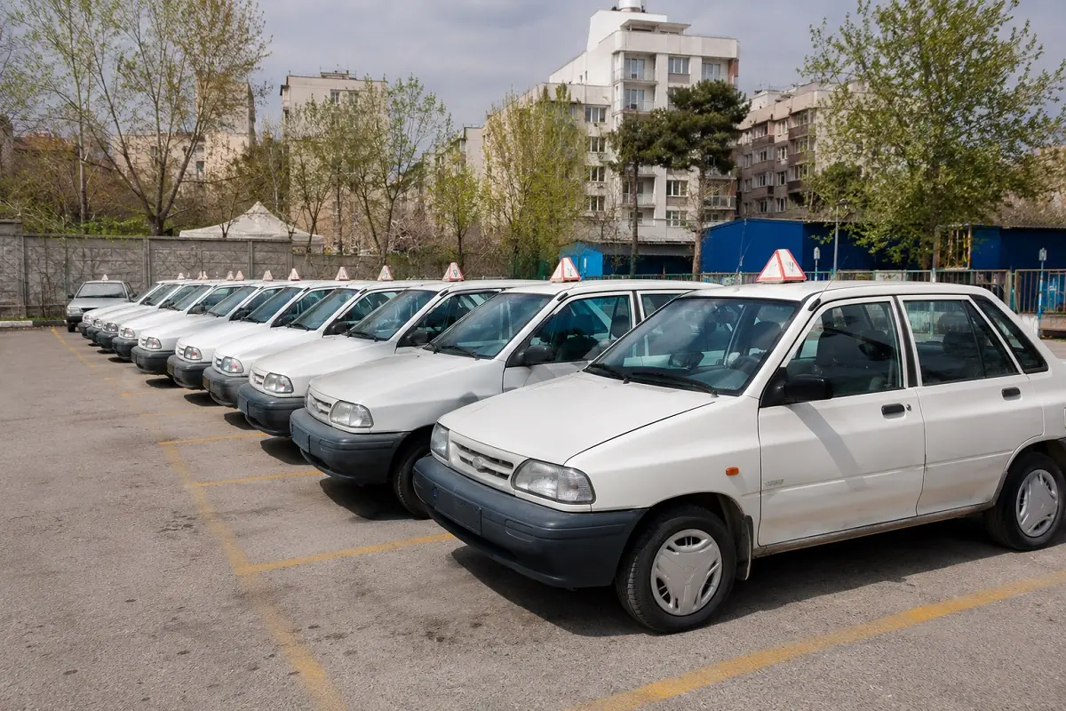 مهاجرت مربیان رانندگی به تاکسیهای اینترنتی / هزینه دریافت گواهینامه در ۱۴۰۵ مشخص شد