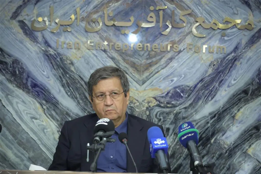 همتی: در شرایط بسیار سختی به سر میبریم/ جلوی تورم و کاهش ارزش پول را در حد توان خواهیم گرفت