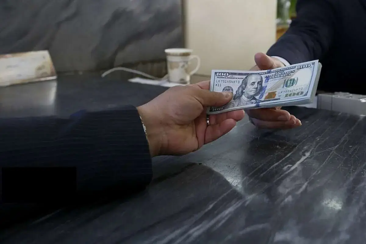 همتی درباره قیمت دلار خبر مهمی داد؛ این گرانی موقتی است