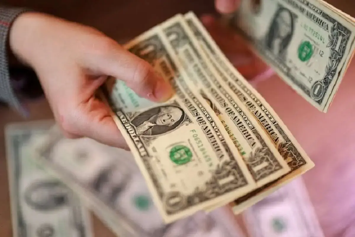 پشت پرده جهش تاریخی قیمت دلار؛ پنج عاملی که بازار را تکان دادند