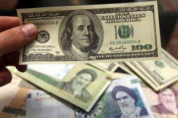 معضل معادله دلار- ریال در اقتصاد ایران/ چرا وقتی نوبت به رشد قیمتها میرسد محاسبات دلاری است اما برای پرداخت حقوق همه چیز به ریال تغییر میکند؟