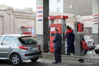 هجوم مردم به پمپبنزینها / شایعه بنزینی صفها را شلوغ کرد
