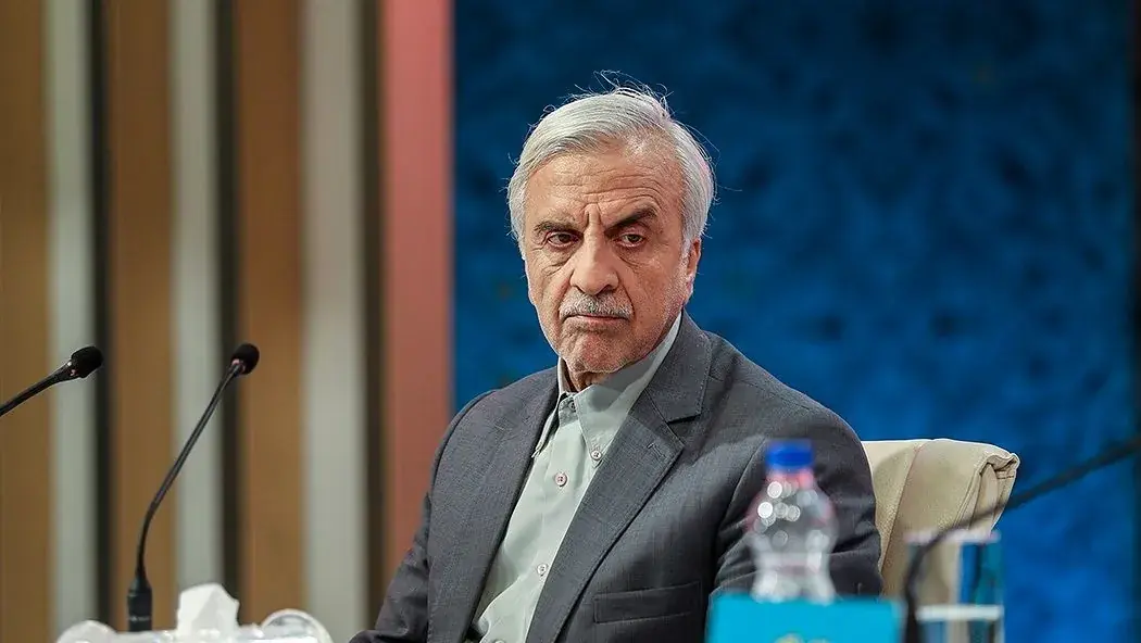 تندروها با اظهارات عجیب به منافع کشور آسیب میزنند/ برخی از آنان مشکلات روانی دارند