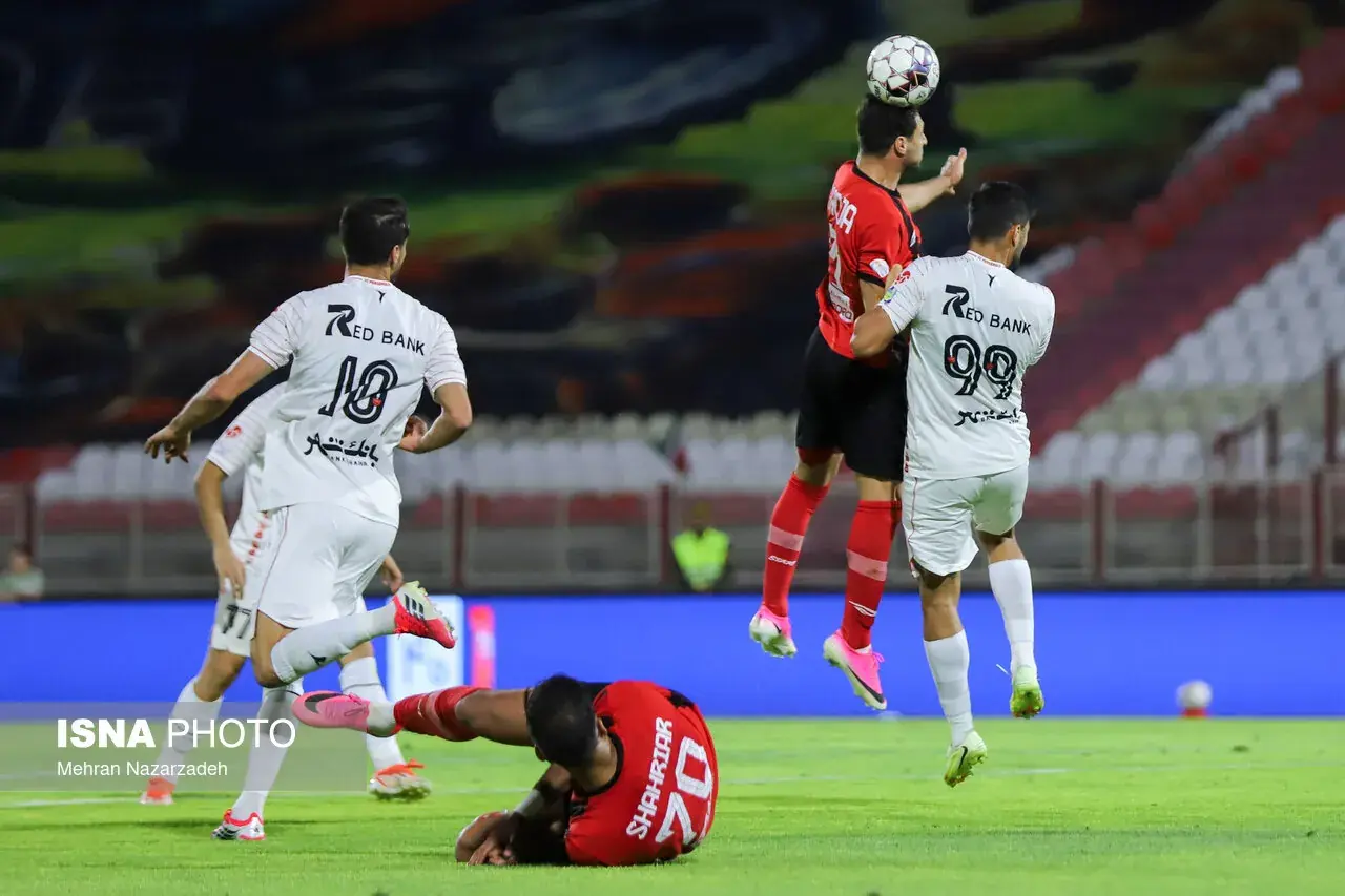 استقلال در صدر ماند/تراکتور پرسپولیس را شکست داد
