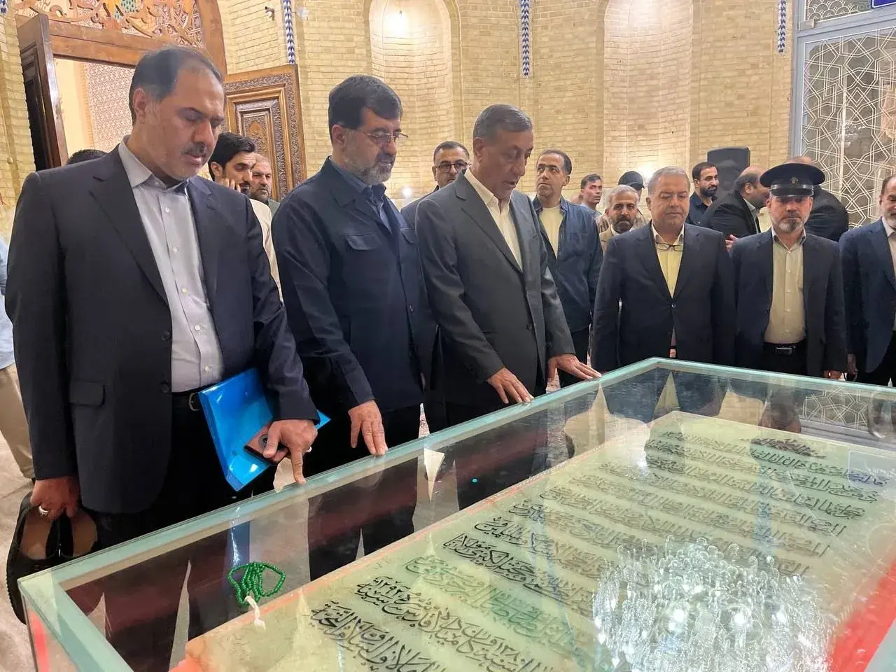 معاون اجرایی رئیسجمهور به زیارت حرم حضرت معصومه(س) رفت