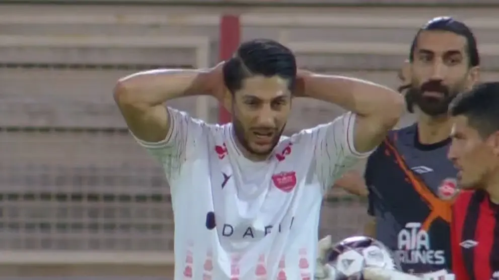  فرصت سوزی محبی مهاجم پرسپولیس مقابل تراکتور