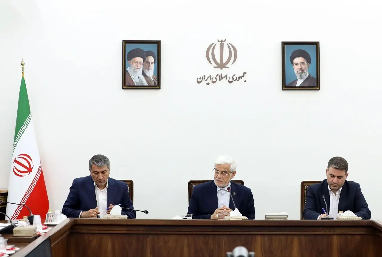 عارف: طرح موسوم به «مقابله با نفوذ بیگانگان» به فعالیت علمی کشور ضربه میزند - همدلی