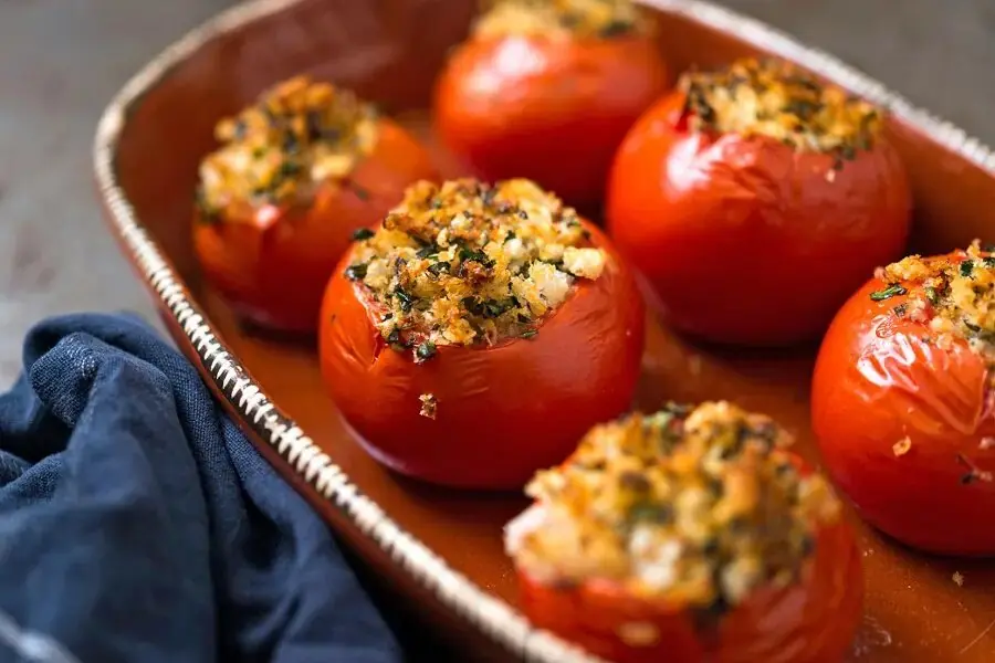 خودتان را از خوردن دلمه گوجه فرنگی محروم نکنید، طعمش بی نظیر است