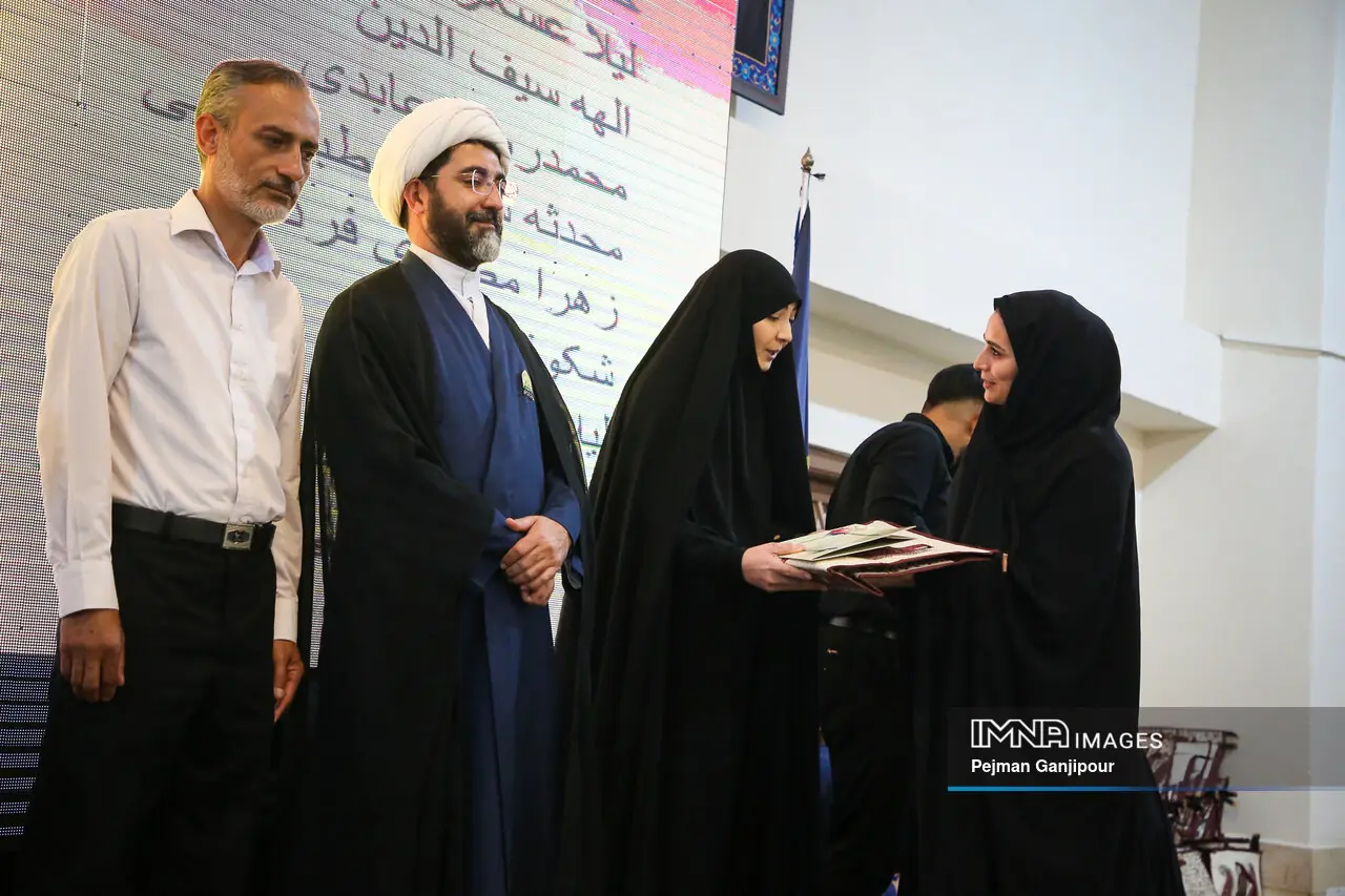  آیین تجلیل از برگزیدگان جشنواره استانی «راویان میدان»