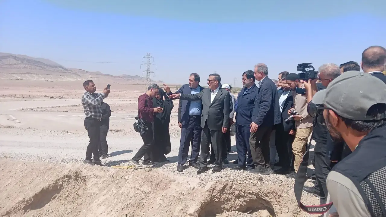  بازدید معاون اجرایی رئیس‌جمهور از کمربندی شهید سلیمانی قم
