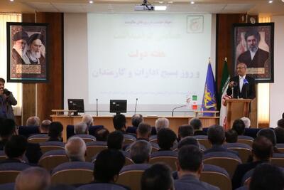 دولت در شرایط فشارهای اقتصادی و نظامی دشمن، مقتدرانه ایستاده و به مردم خدمت میکند