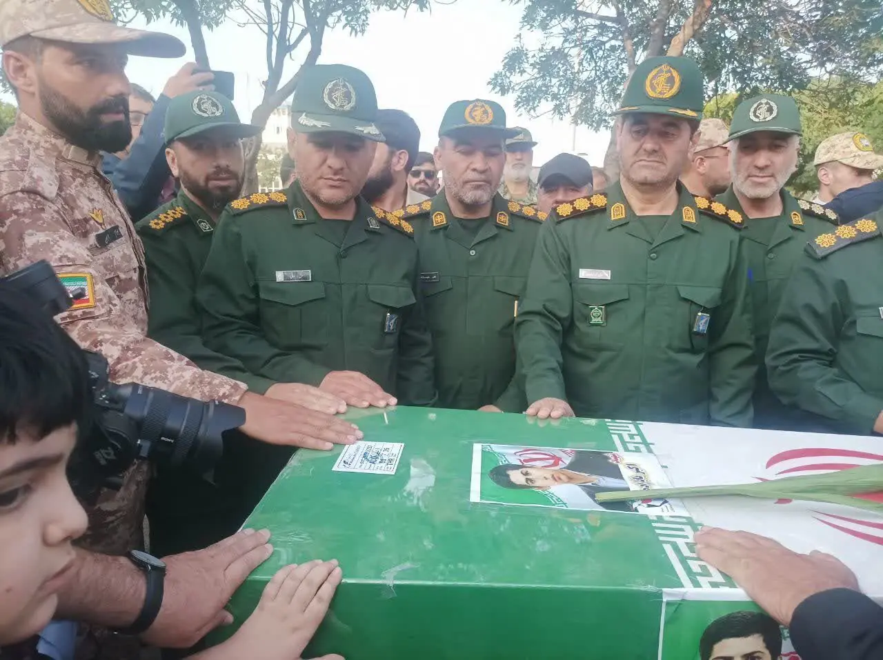  شهرستان اصلاندوز فرزند شهید خود را به آغوش می‌کشد