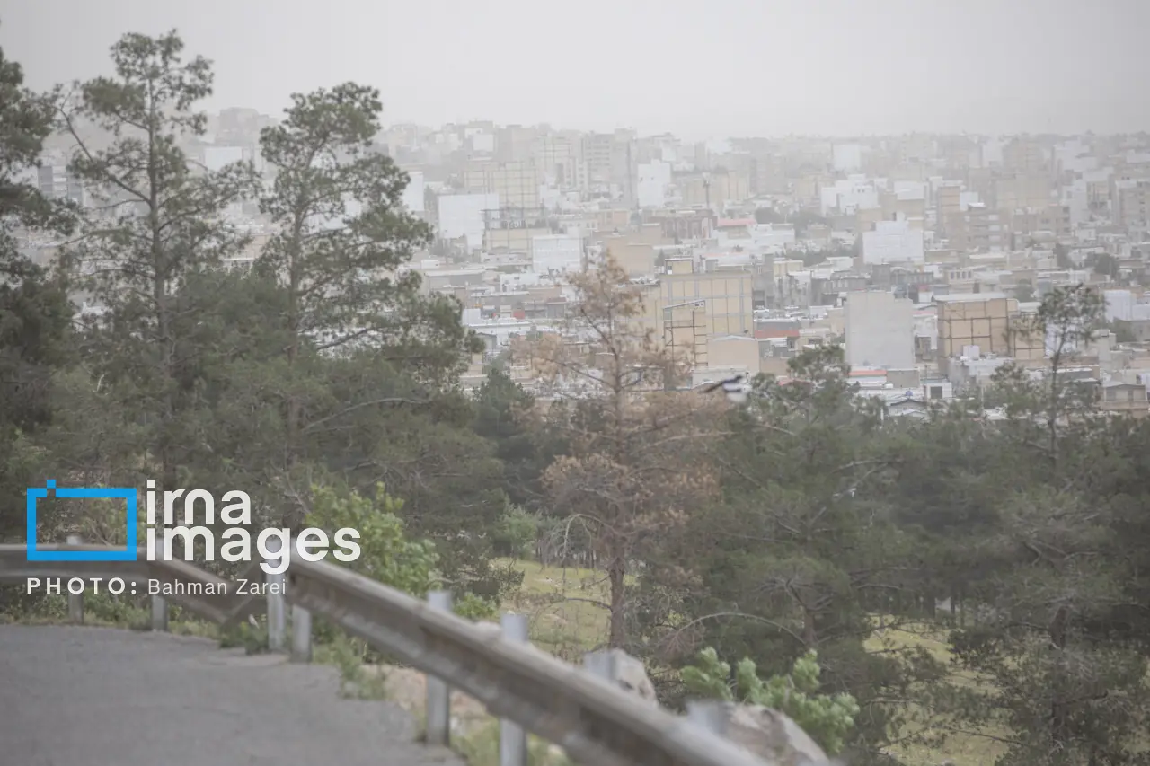 همدان در محاصره باد و غبار