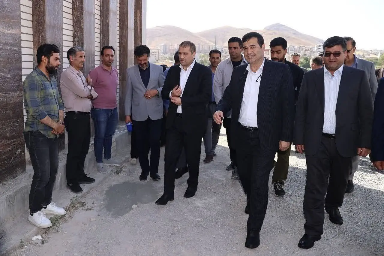 بازدید وزیر ورزش و جوانان از پروژههای ورزشی در شهرکرد
