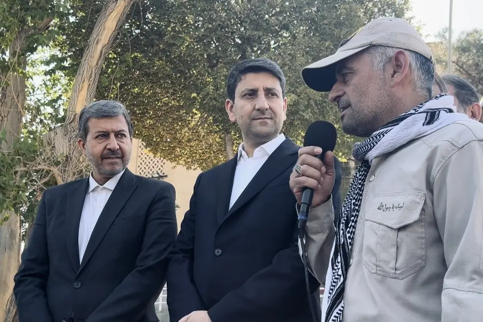 وزیر ارتباطات: آنچه از دوران دانشجویی به یادگار میماند، کمک به هموطنان و مردم است